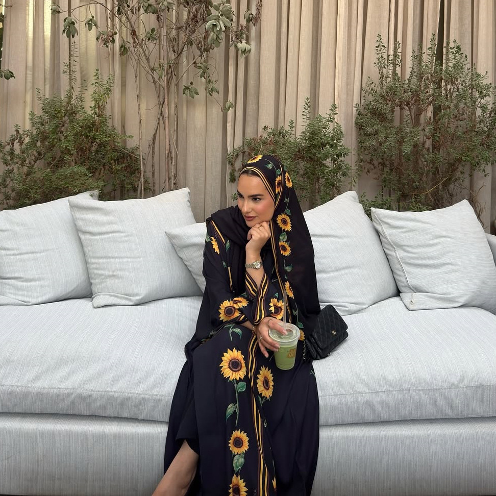 Gaun Cardigan Dubai dengan Jil - Street Fashion Dubai ulasan dan harga