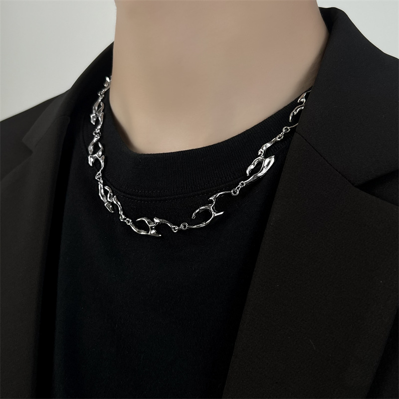 Kalung logam bentuk tidak bera - Street Fashion Trend 2025 ulasan dan harga