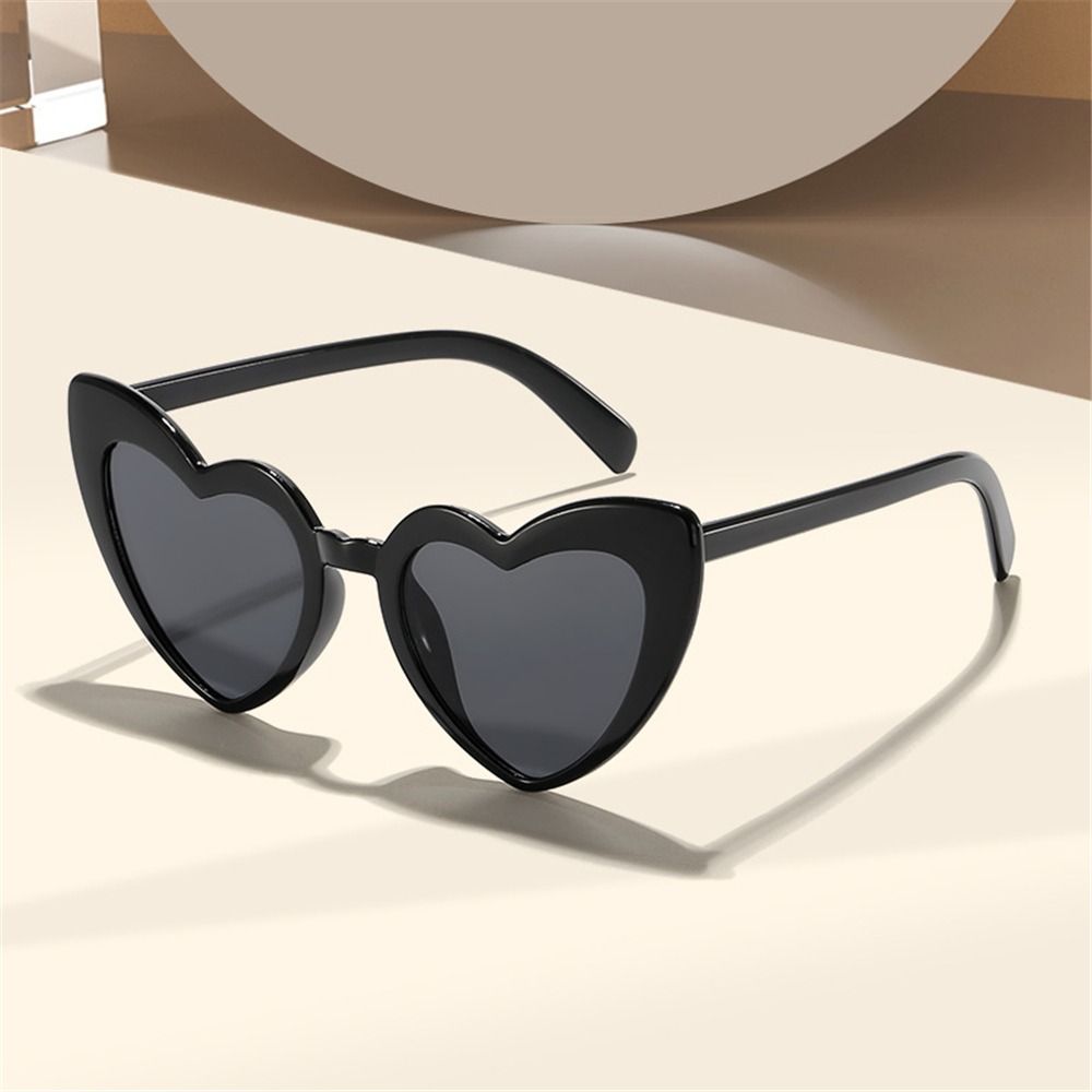 Kacamata Hitam Bentuk Hati Ant - Street Fashion Shoot ulasan dan harga